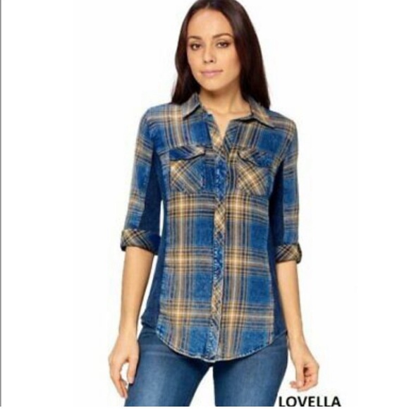 Tops - NWT Button down top. 100% cotton.